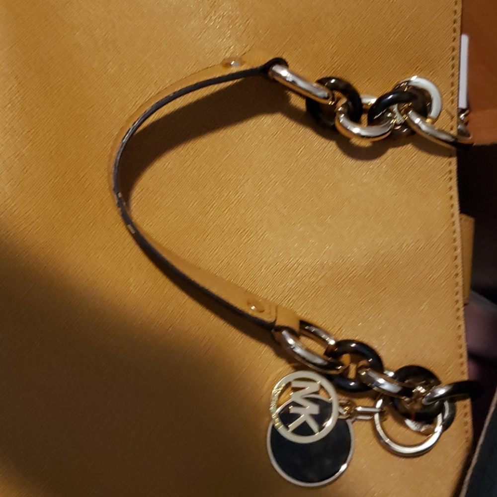 Purse - Picture 2 of 4